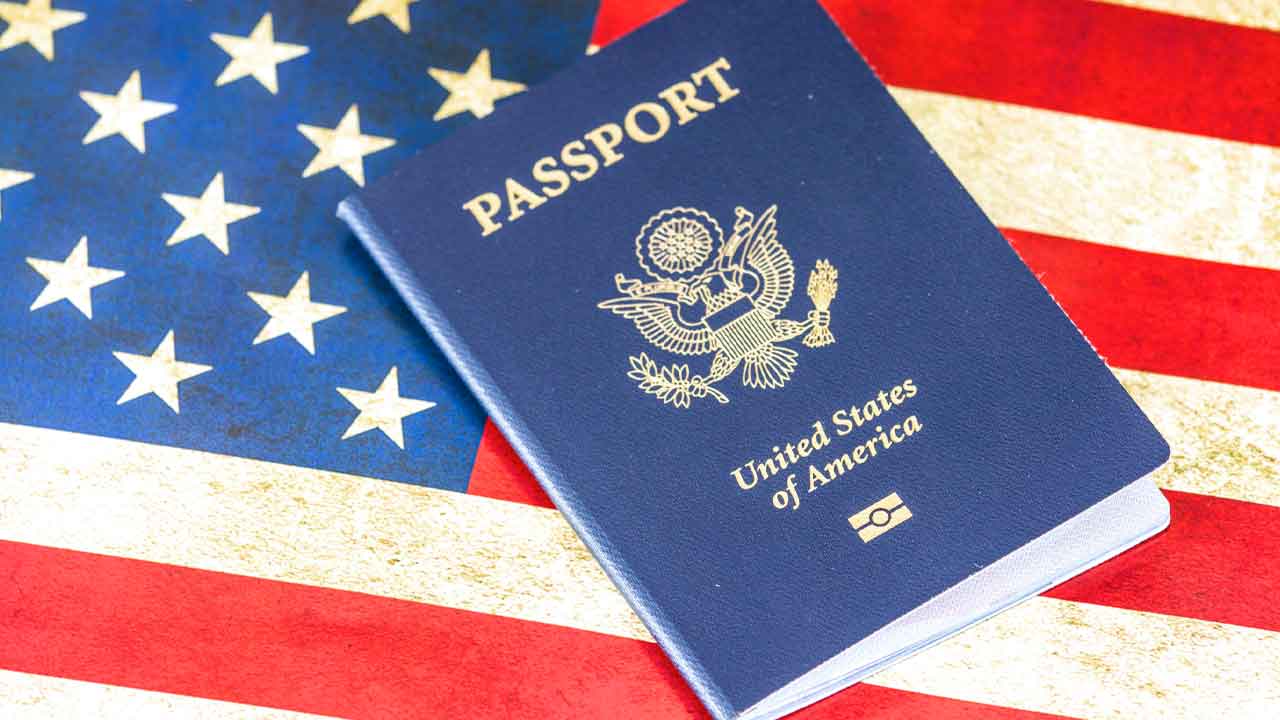 ¿Se puede viajar dentro de Estados Unidos solo con pasaporte?